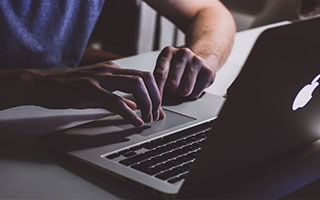 ky体育娱乐-高温酷跑：极端天气对赛车性能的挑战