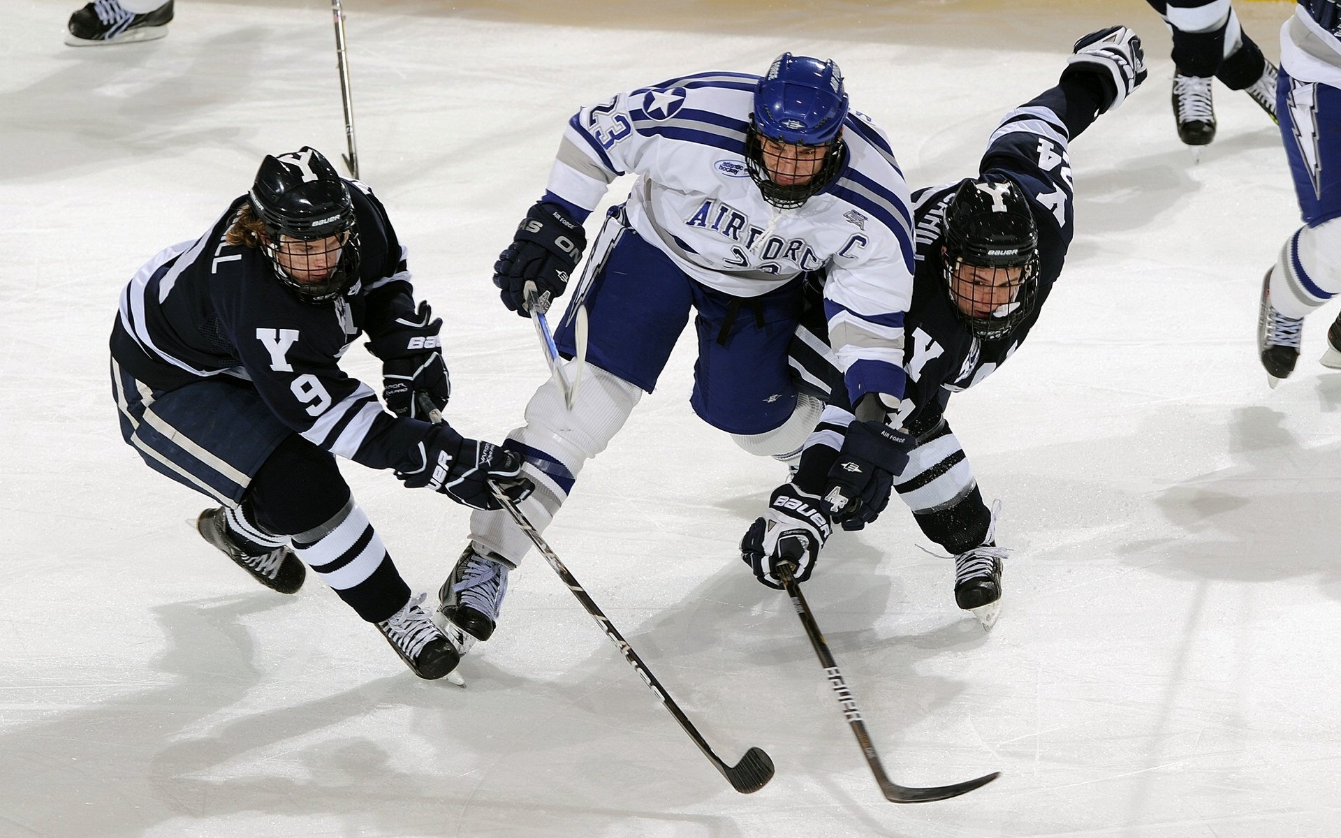 “青训青少年集训营在重要城市全面开班,培养新一代足球精英”